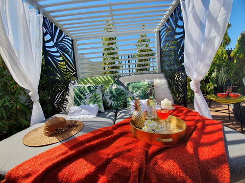 4 BEDROOM GARDENS ESCAPE - CHAMPAGNE STAYS Darwin - Tourism Townsville 1
