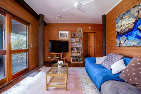 41 Carlo Circle - Rainbow Beach, Huge Beach House With Room For Everyone - Tourism Townsville 2