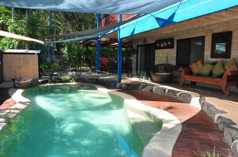 43 Double Island Drive - Two Level Holiday Home With Swimming Pool. Located Close To Beach And CBD - Tourism Townsville 0