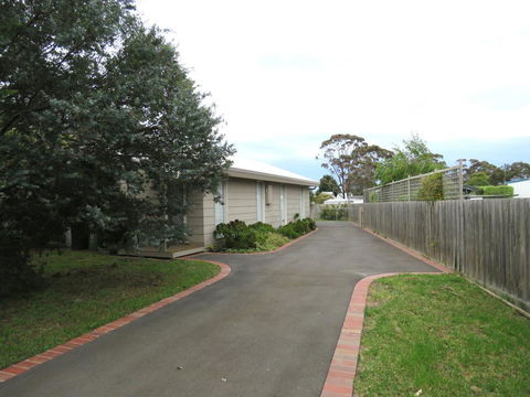 5 Little Penguin Crt, Cowes - Cottage Near The Beach - Tourism Townsville 0