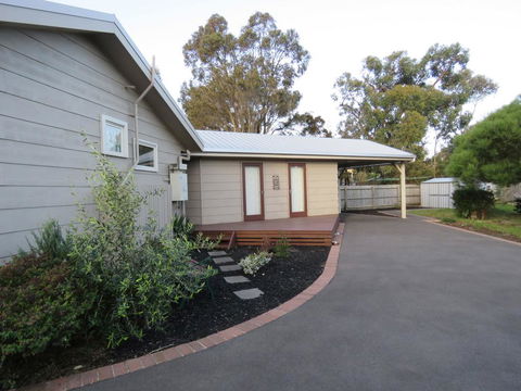 5 Little Penguin Crt, Cowes - Cottage Near The Beach - Tourism Townsville 1