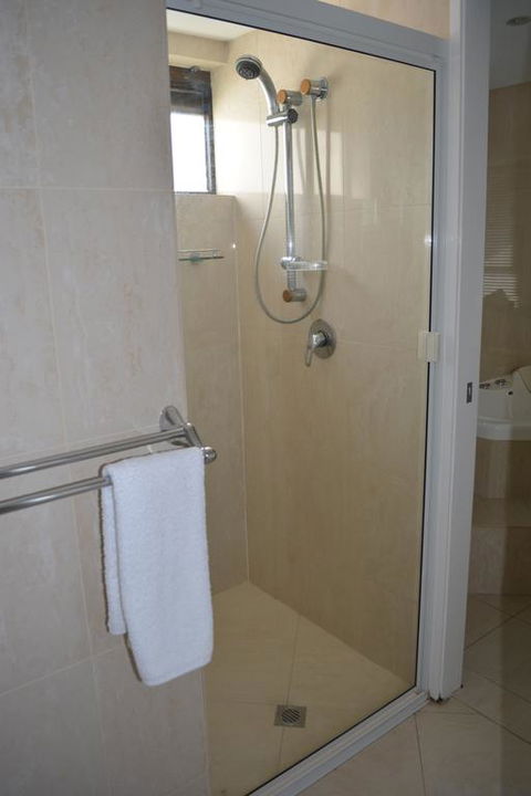5,  Apartment On The Esplanade - Tourism Townsville 2