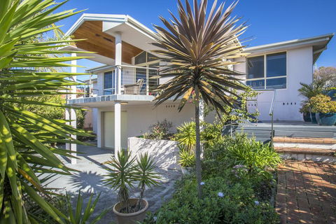 58 Seaview St - Summer Days - Tourism Townsville 0