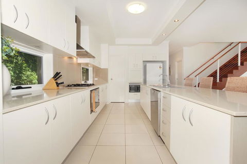 60 Beachway Parade, Marcoola, 500 BOND, Linen Supplied - Tourism Townsville 3