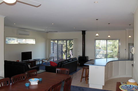 61 Red Rocks Rd, Cowes - Tourism Townsville 1