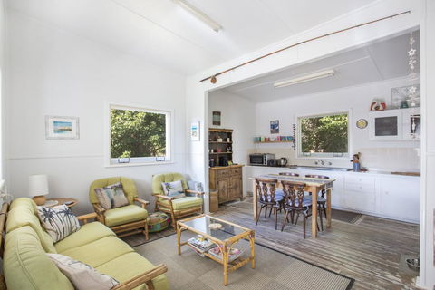 681 Murramarang Rd - Retro Beach Cottage - Tourism Townsville 2