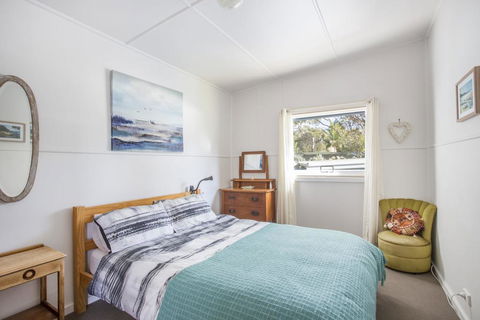 681 Murramarang Rd - Retro Beach Cottage - Tourism Townsville 3