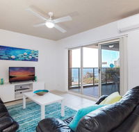 8 'Kiah'  53 Victoria Parade - stunning water views WIFI  Air Con - Tourism Townsville