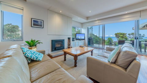 9 Charmandene On The Beach - Tourism Townsville 0