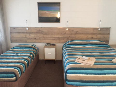 A & A Motel - Tourism Townsville 3