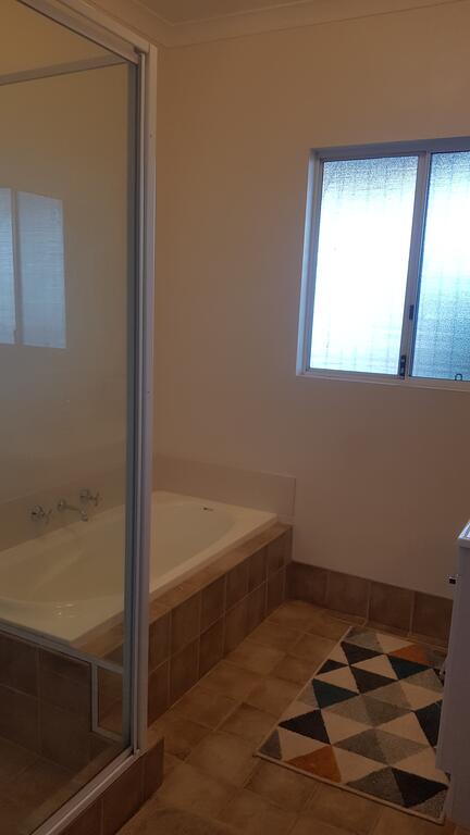 A Better Life Animal Sanctuary FarmStay - Private Two-Bedrooms, Lounge Room & Bathroom & Toilet, Shared Kitchen - Tourism Townsville 2