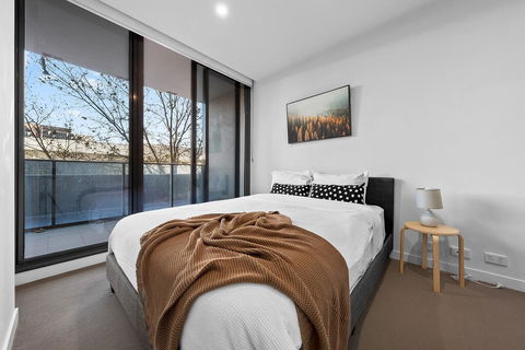 A Bright & Airy CBD Apt Next To Southern Cross - Tourism Townsville 1