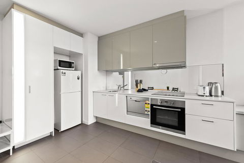 A Bright & Airy CBD Apt Next To Southern Cross - Tourism Townsville 2