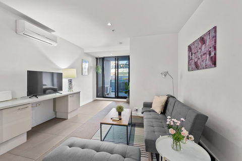 A Bright & Airy CBD Apt Next To Southern Cross - Tourism Townsville 0