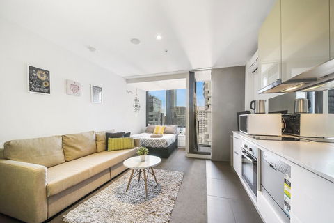 A Charming Studio With Stunning City Views - Tourism Townsville 0