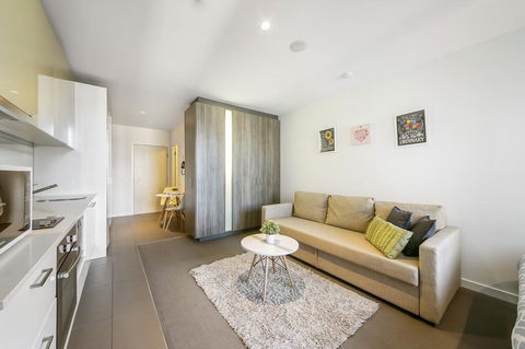 A Charming Studio With Stunning City Views - Tourism Townsville 1