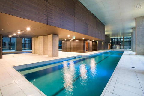 A Charming Studio With Stunning City Views - Tourism Townsville 3