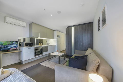 A Cozy & Comfy Studio Next To Southern Cross - Tourism Townsville 1