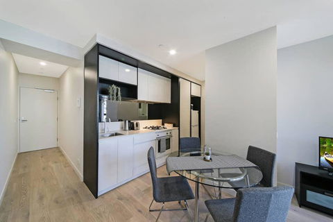A Cozy & Stylish Suite Near Melbourne Central - Tourism Townsville 2