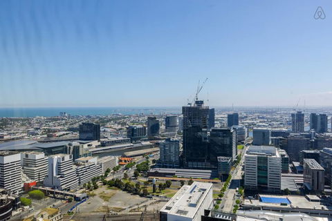 A Cozy CBD Suite With Spectacular City Views - Tourism Townsville 2