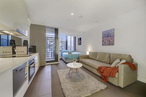 A Lovely Studio Next To Southern Cross - Tourism Townsville 0