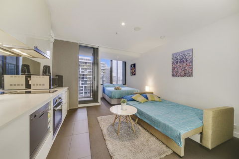 A Lovely Studio Next To Southern Cross - Tourism Townsville 3