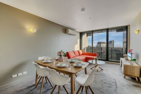 A Modern 2BR CBD Apt, City Views, FREE Parking - Tourism Townsville 0