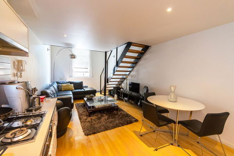 A NY Style Loft In Melbourne CBD - Tourism Townsville 0
