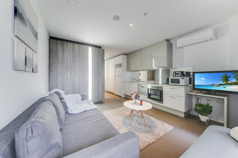 A Stylish & Cozy Studio Next To Southern Cross - Tourism Townsville 1