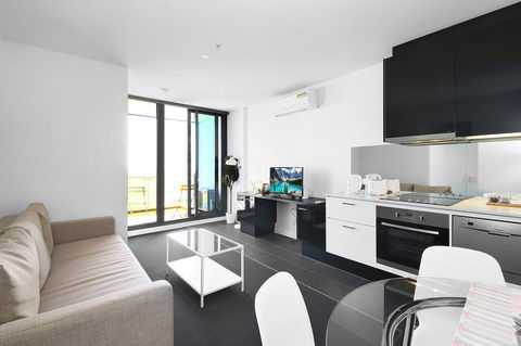 A Stylish CBD Apartment With A Stunning View - Tourism Townsville 1
