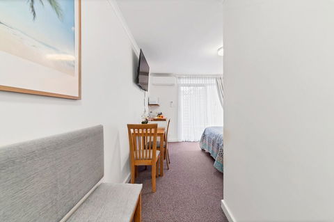 Abby's Poolside Retreat 1 - Tourism Townsville 1