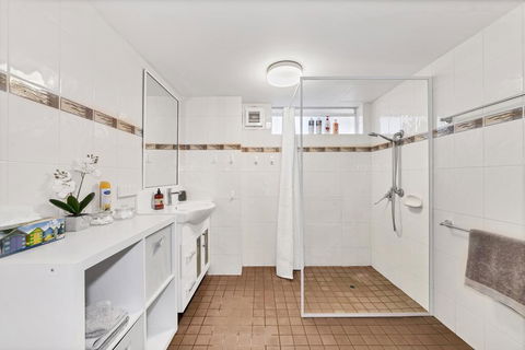 Abby's Poolside Retreat 1 - Tourism Townsville 3