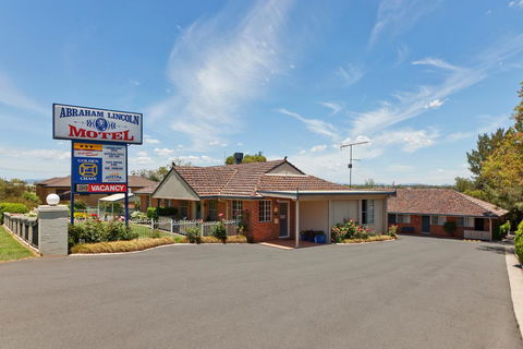 Abraham Lincoln Motel - Tourism Townsville 0