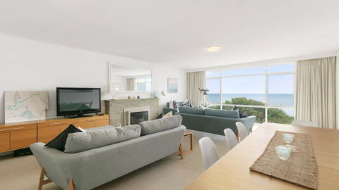 ABSOLUTE BEACHFRONT - FRANKSTON - Tourism Townsville 0