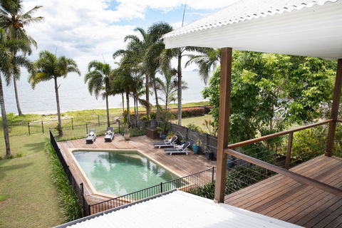ABSOLUTE BEACHFRONT BLISS @ NEWELL BEACH - Tourism Townsville 0
