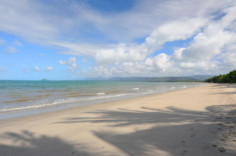 ABSOLUTE BEACHFRONT BLISS @ NEWELL BEACH - Tourism Townsville 1
