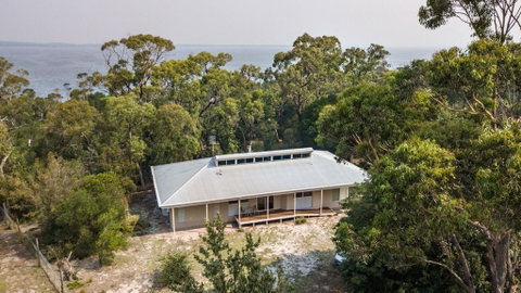 Acacia Lakehouse - The Lake At Your Doorstep - Tourism Townsville 0
