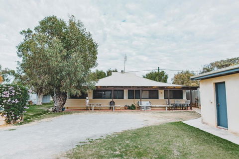 Dongara Hotel Motel - Tourism Townsville 1