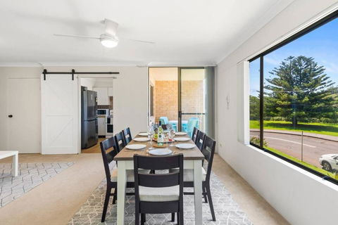 Esplanade Escape - Beachfront Family Bliss - Tourism Townsville 2