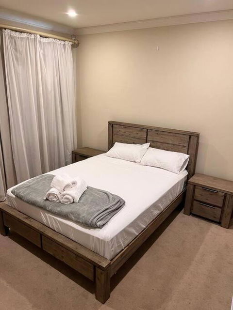 Executive Villa Close To CBD With Spa - Tourism Townsville 4