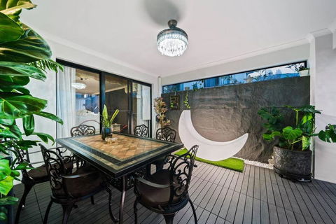 Equitice Winter Moonlight Villa - Tourism Townsville 0