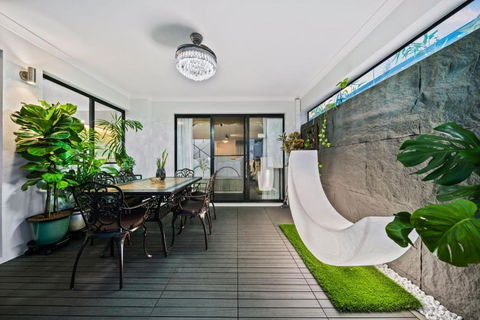 Equitice Winter Moonlight Villa - Tourism Townsville 3