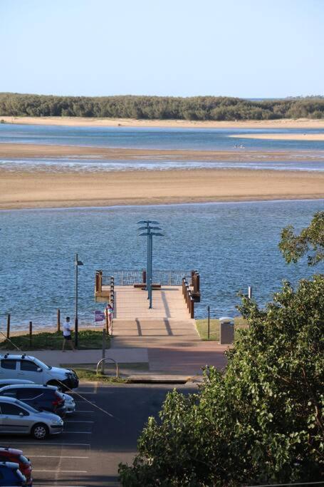 Family Friendly 3 Bedroom - River Views - Short Walk To The Beach - Tourism Townsville 4