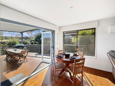 Fab 3-Bed Stay With Great Outdoors & Water Views - Tourism Townsville 4
