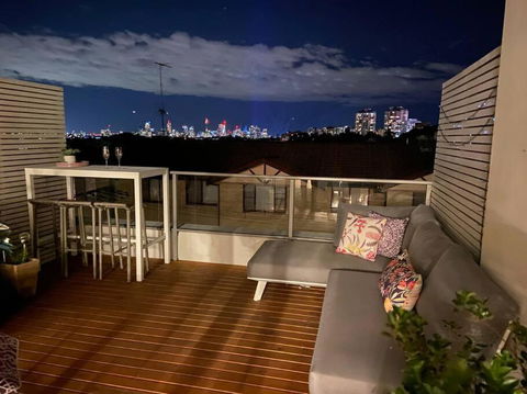 Fab Penthouse Near Bondi / Bronte, Shops & Bars - Tourism Townsville 4