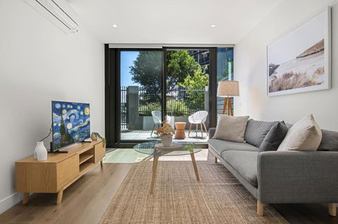 Fabulous 1-Bed With Pool And Private Courtyard - Tourism Townsville 0