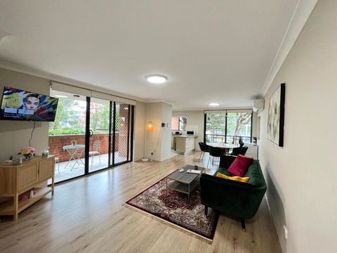 Fabulous 2 Bedroom Apartment, Secured Free Parking - Tourism Townsville 0