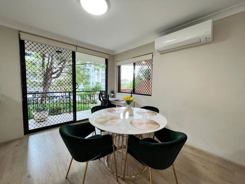 Fabulous 2 Bedroom Apartment, Secured Free Parking - Tourism Townsville 3