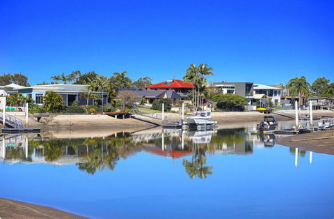 Fabulous Canal-front Unit In Mooloolaba - Tourism Townsville 1