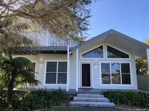 FAIR11W - Fairlight House - Tourism Townsville 0